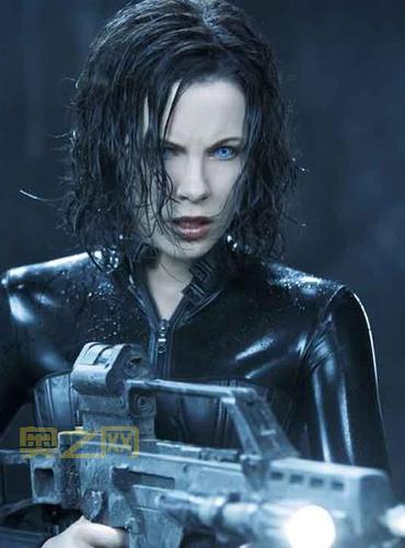 黑夜传说女主角：塞勒涅，半人半狼的战斗天使