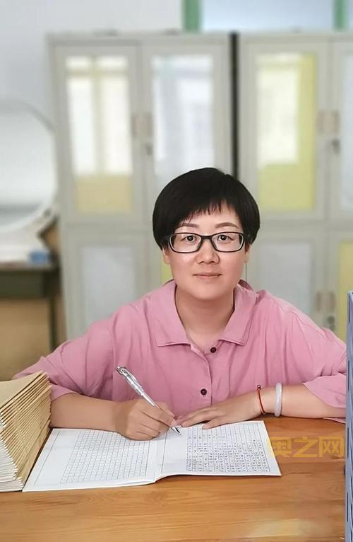 万州主持人：用声音点燃梦想，用行动传递力量