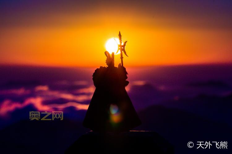 镜之边缘2D：解密游戏背景，命运与自我拯救的旅程