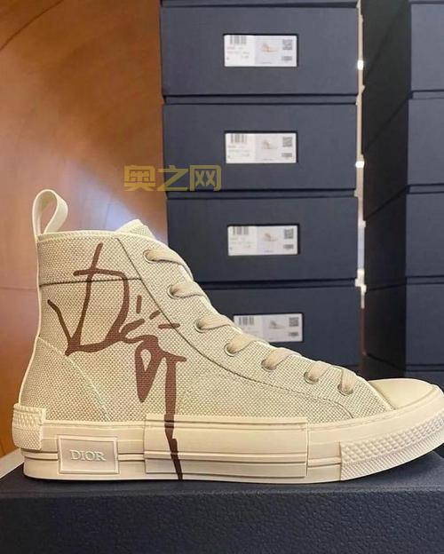 突袭官网：Travis Scott 联名系列震撼发售，抢购指南看这里！