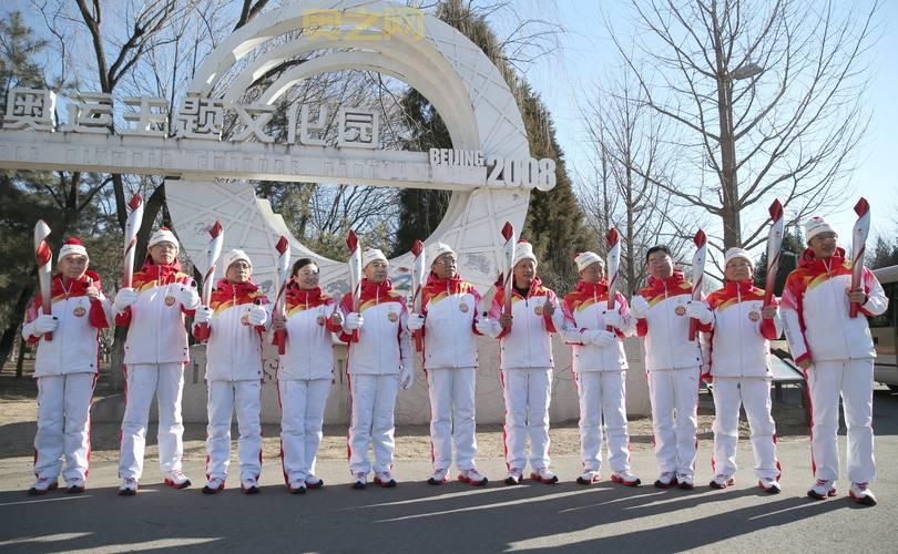 手牵手点燃希望：集结季第二任务“寻找火炬”双人玩法