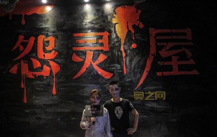 驱魔师的冒险：鬼屋逃生游戏带你体验恐怖之旅