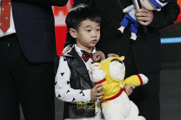 快乐大本营×爸爸去哪儿：五位星爸携萌娃爆笑互动！