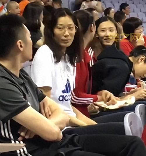 冬冬阳阳：继母的挑战与两姐妹的生活转折