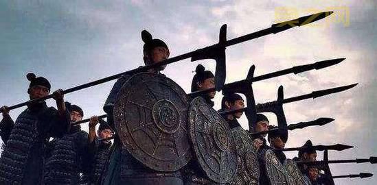 从冷兵器到火器时代，战争发生了哪些变化？