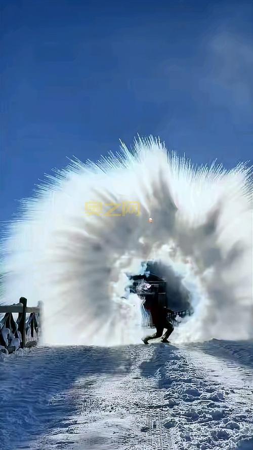 10元一次！吉林男子教你泼水成冰，游客热衷体验