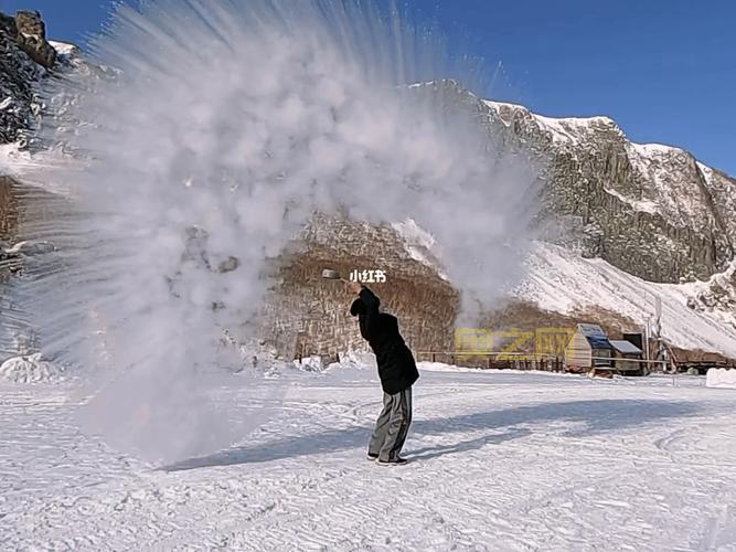 10元一次！吉林男子教你泼水成冰，游客热衷体验