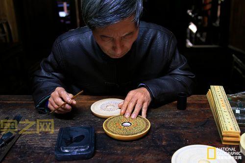 探秘天龙八卦牌：风水师眼中的千古神器