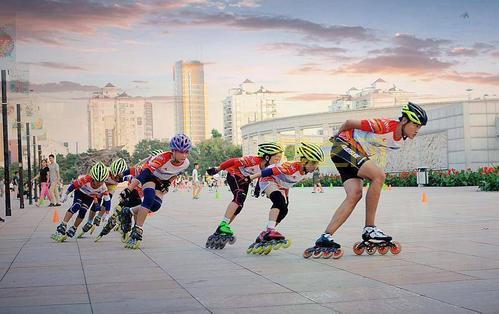 初音速：街头风轮滑竞速，体验音乐与竞技的融合