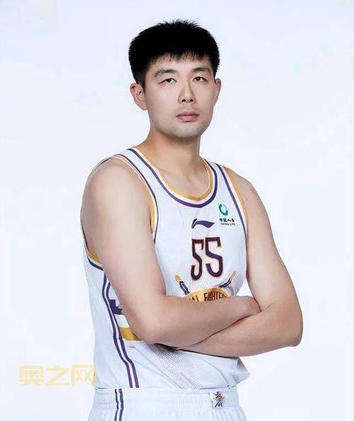 32岁老将刘志轩宝刀不老，单场12助攻激活全队进攻火力