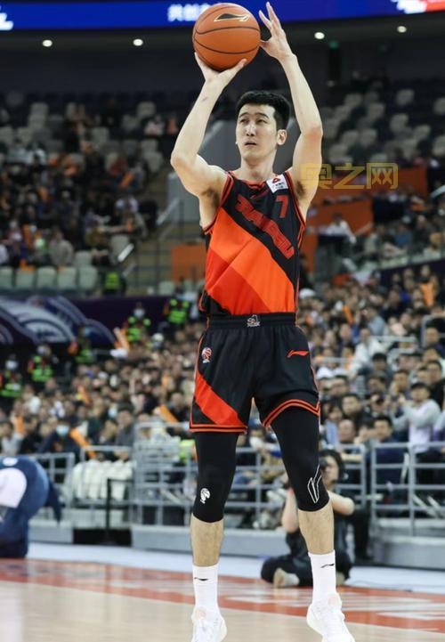 32岁老将刘志轩宝刀不老,单场12助攻激活全队进攻火力