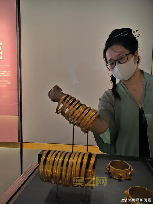 「单手抓金砖挑战来袭！招远‘抓金子’活动成网红打卡地」