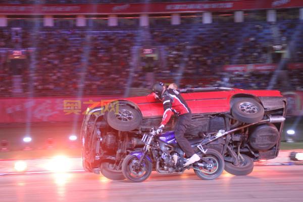 摩托特技表演：惊险刺激的视觉盛宴