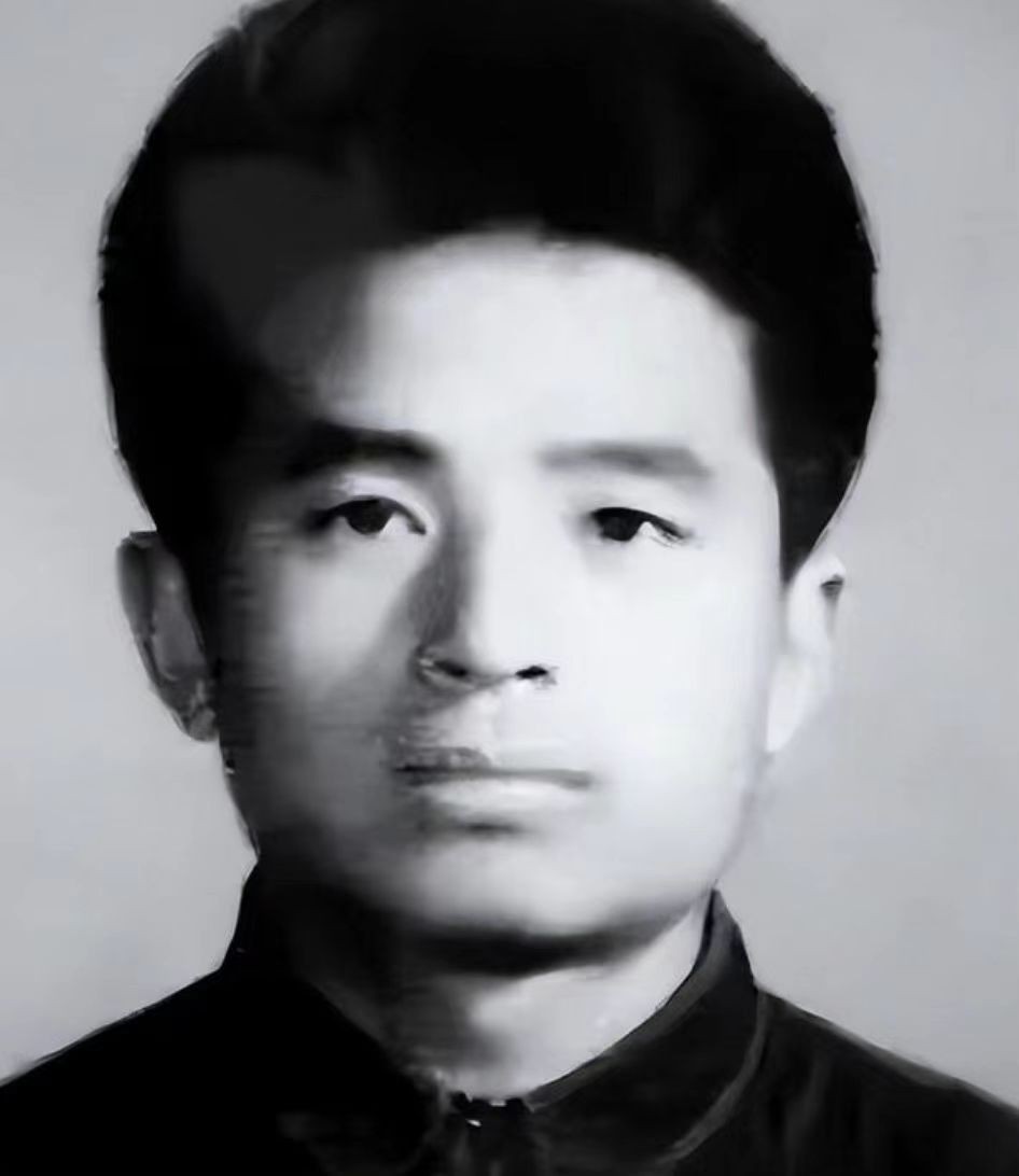 64岁毕福剑近况曝光！陋居农村，吃力修三轮，已付出惨痛代价