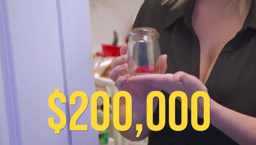 美女网红靠卖屁赚了130万 还因为屁太多进了医院