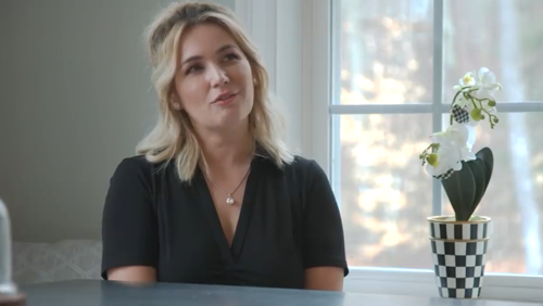 美女网红靠卖屁赚了130万 还因为屁太多进了医院