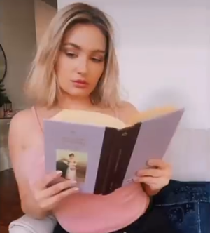 美女网红靠卖屁赚了130万 还因为屁太多进了医院