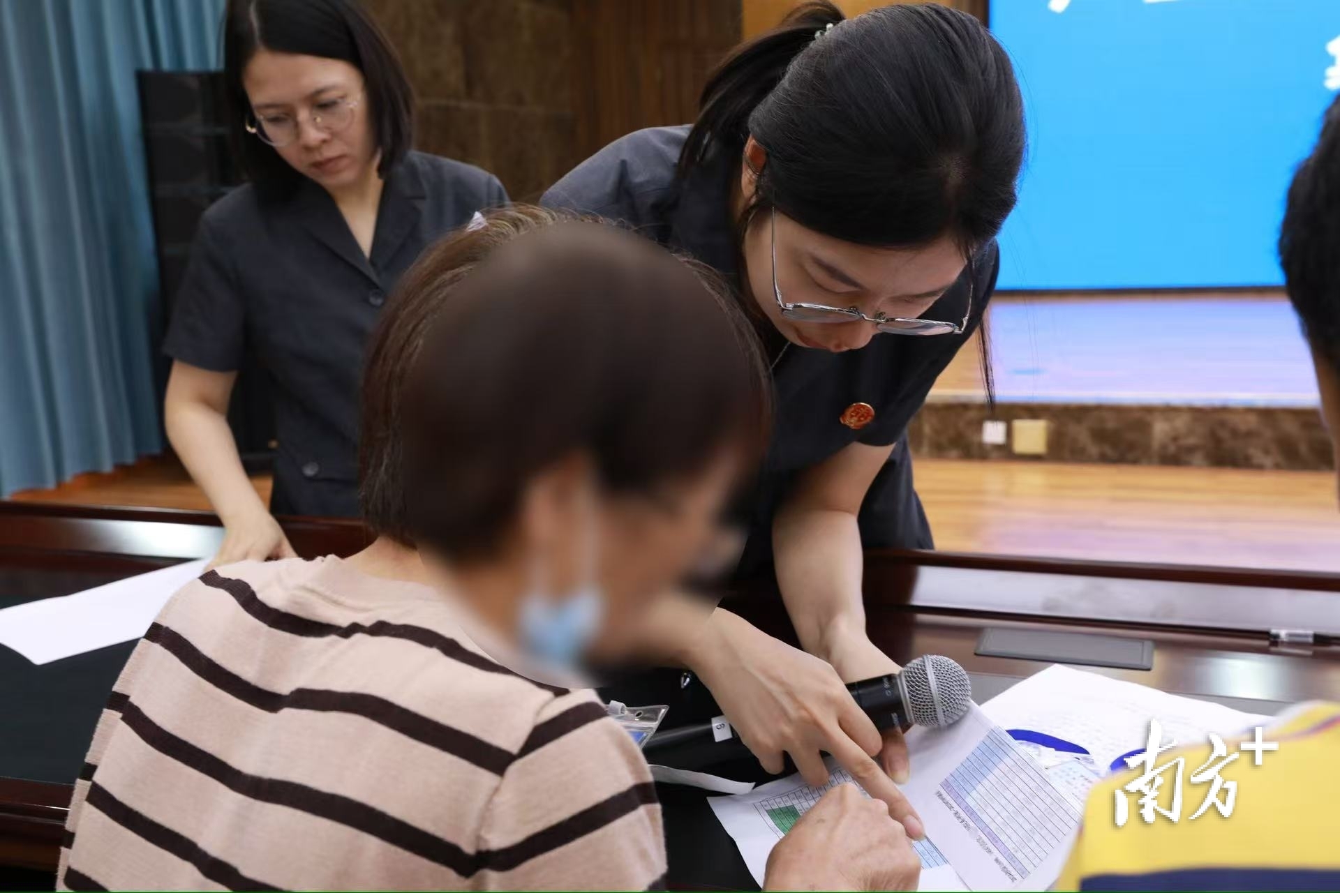 广东信宜新闻_信宜法院欠薪执行 96名工人工资到账 司法为民医保账户