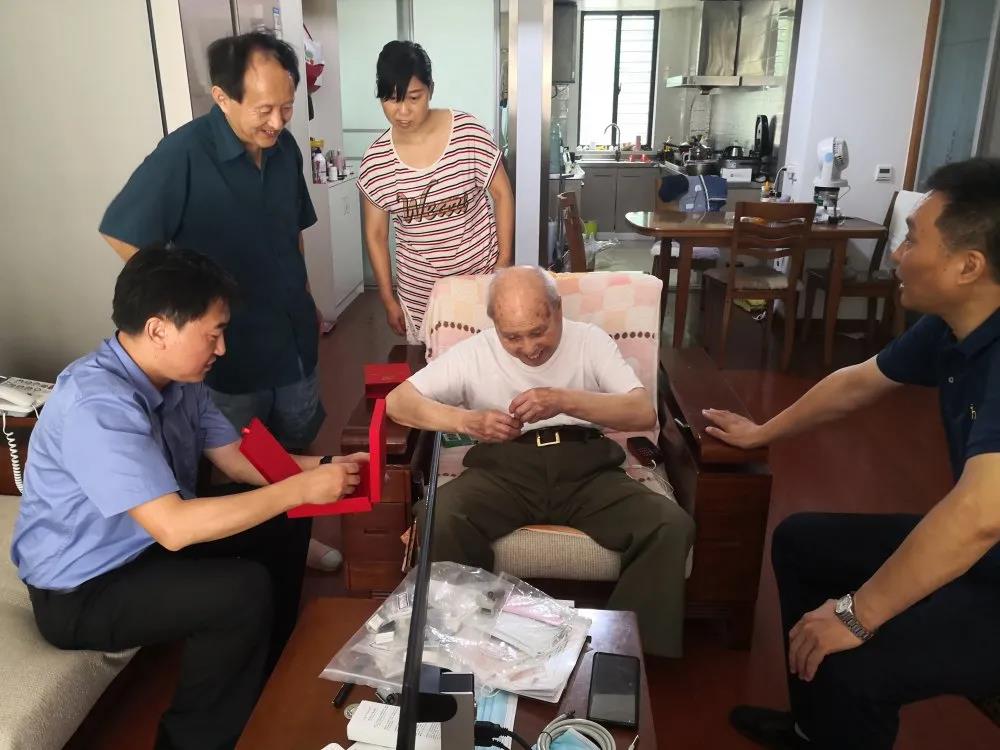 安庆市检察院 走访慰问 离退休老党员_走访慰问退休老干部