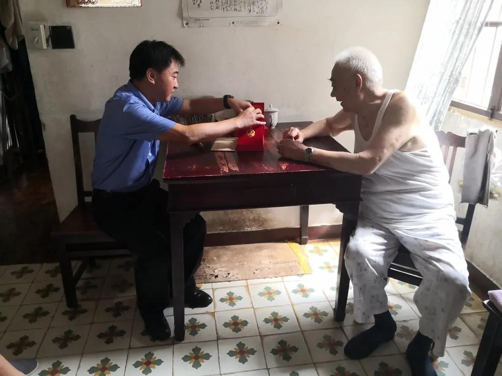 走访慰问退休老干部_安庆市检察院 走访慰问 离退休老党员