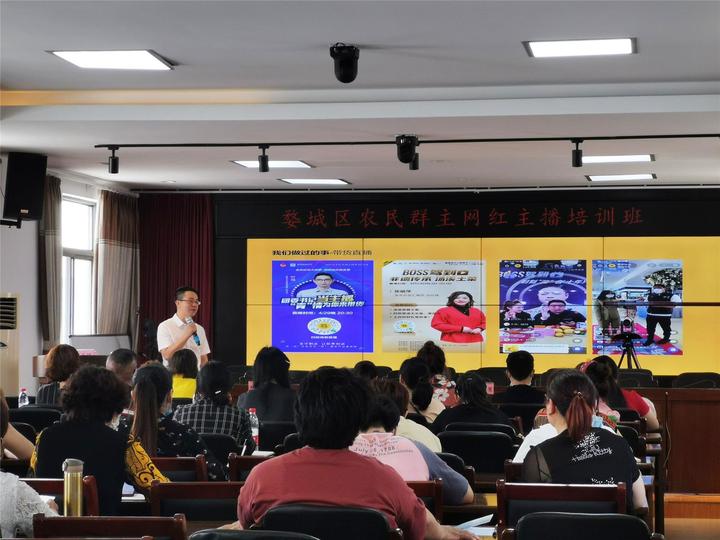 “直播带货”走进农民微圈，婺城互联网+探路乡村振兴