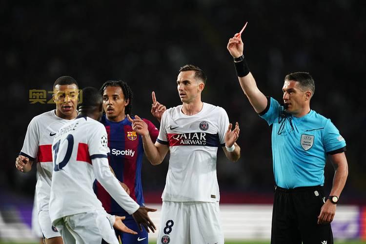 巴萨欧冠折戟！哈维直言：未晋级是因没抓住稍纵即逝的机会