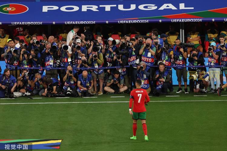 C罗蜡像揭幕纽约时代广场 成全球焦点