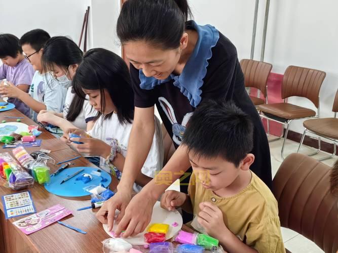 社区亲子科普活动,一起动手制作神奇的液体彩虹