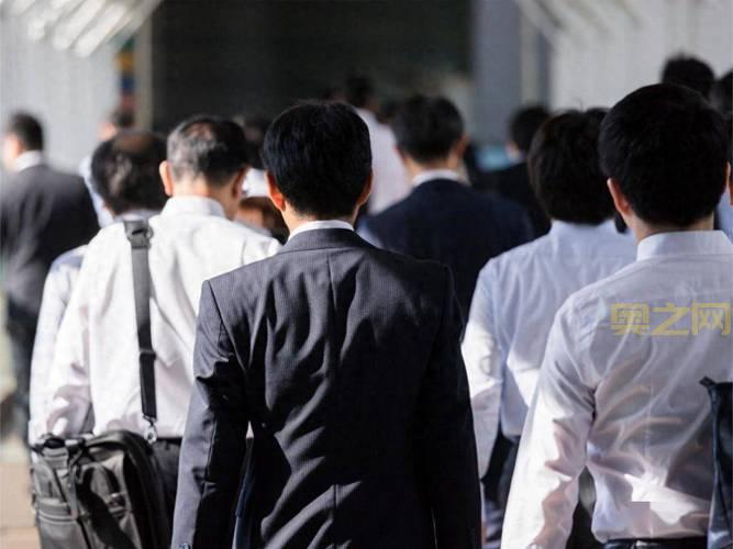 小鱼人路人局很猛，为啥职业比赛没人用呢？