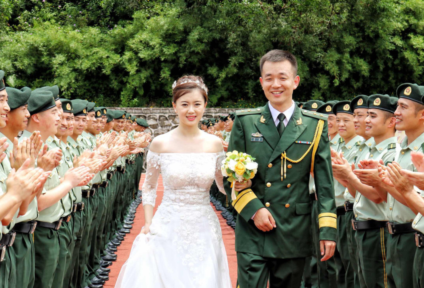 现役军人结婚申请流程_空军飞行员的夫妻生活_空军飞行员结婚规定