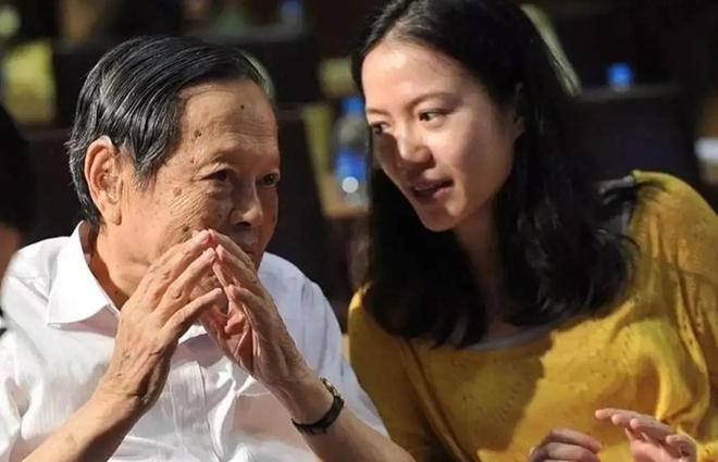 杨振宁 诺贝尔物理学奖 宇称不守恒_杨振宁被赶出清华