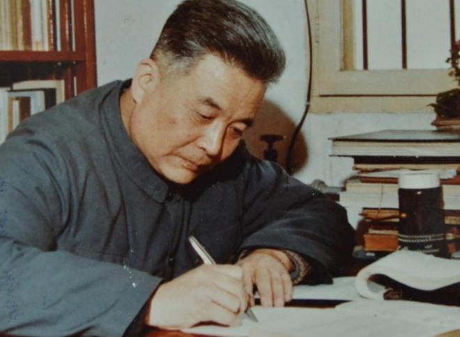 杨振宁 诺贝尔物理学奖 宇称不守恒_杨振宁被赶出清华