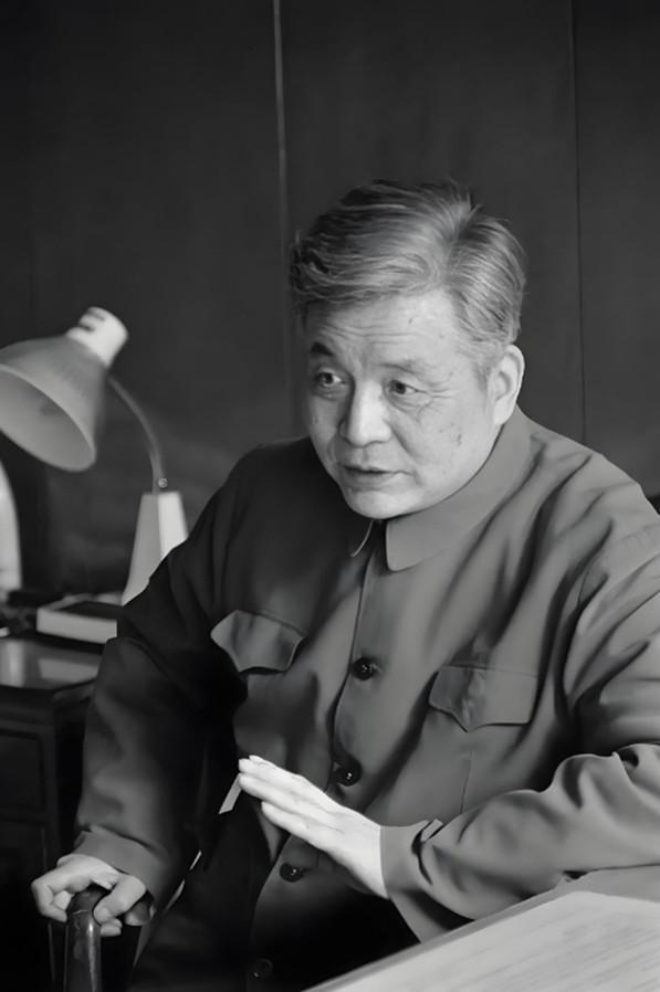 杨振宁 诺贝尔物理学奖 宇称不守恒_杨振宁被赶出清华