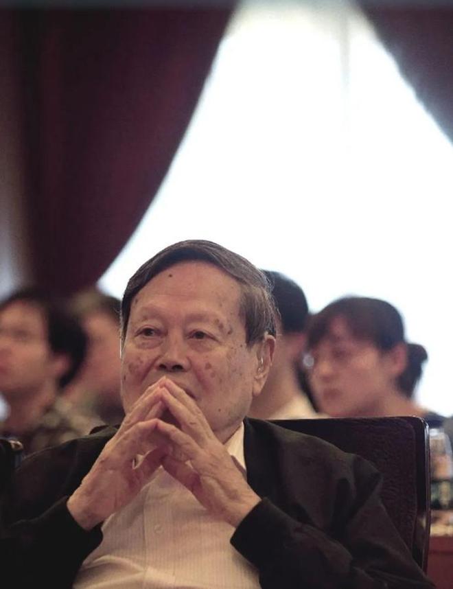 杨振宁被赶出清华_杨振宁 诺贝尔物理学奖 宇称不守恒