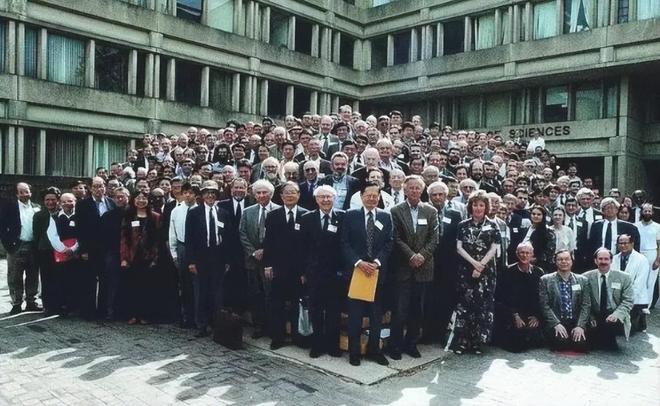 杨振宁 诺贝尔物理学奖 争议_杨振宁被赶出清华