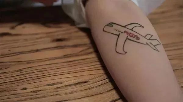 马航失联7周年家属坚守希望_马航MH370家属不放弃寻找_马航英语新闻