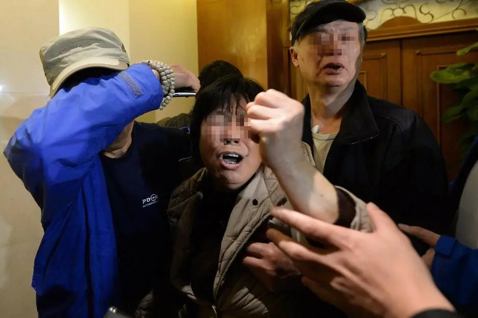 马航失联7周年家属坚守希望_马航英语新闻_马航MH370家属不放弃寻找