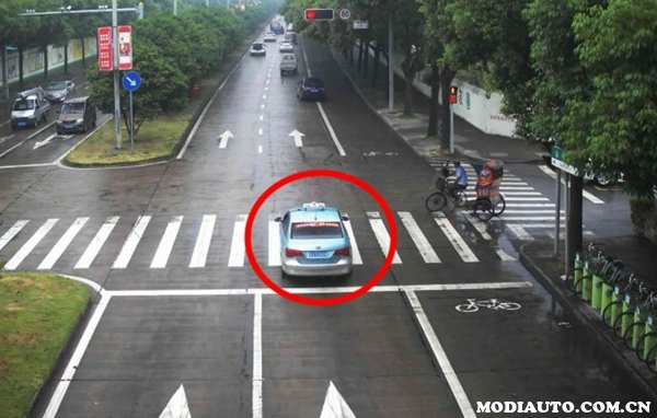 越线停车只前轮越过停止线不扣分_1211信号灯路口越停车线停车_2023年越线停车处罚规定