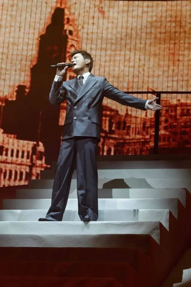 情歌王子张信哲音乐生涯_张信哲零绯闻不炒作_张信哲爱国