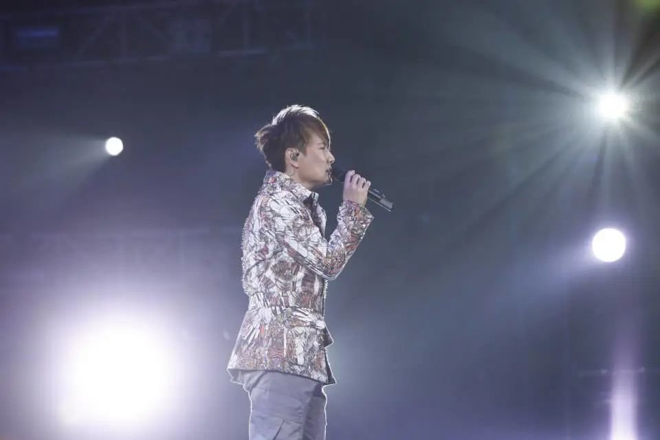 情歌王子张信哲音乐生涯_张信哲爱国_张信哲零绯闻不炒作