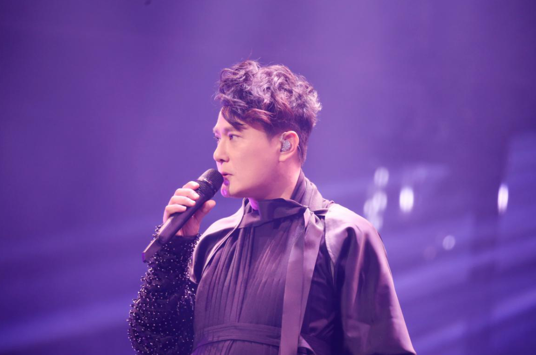 张信哲爱国_张信哲零绯闻不炒作_情歌王子张信哲音乐生涯