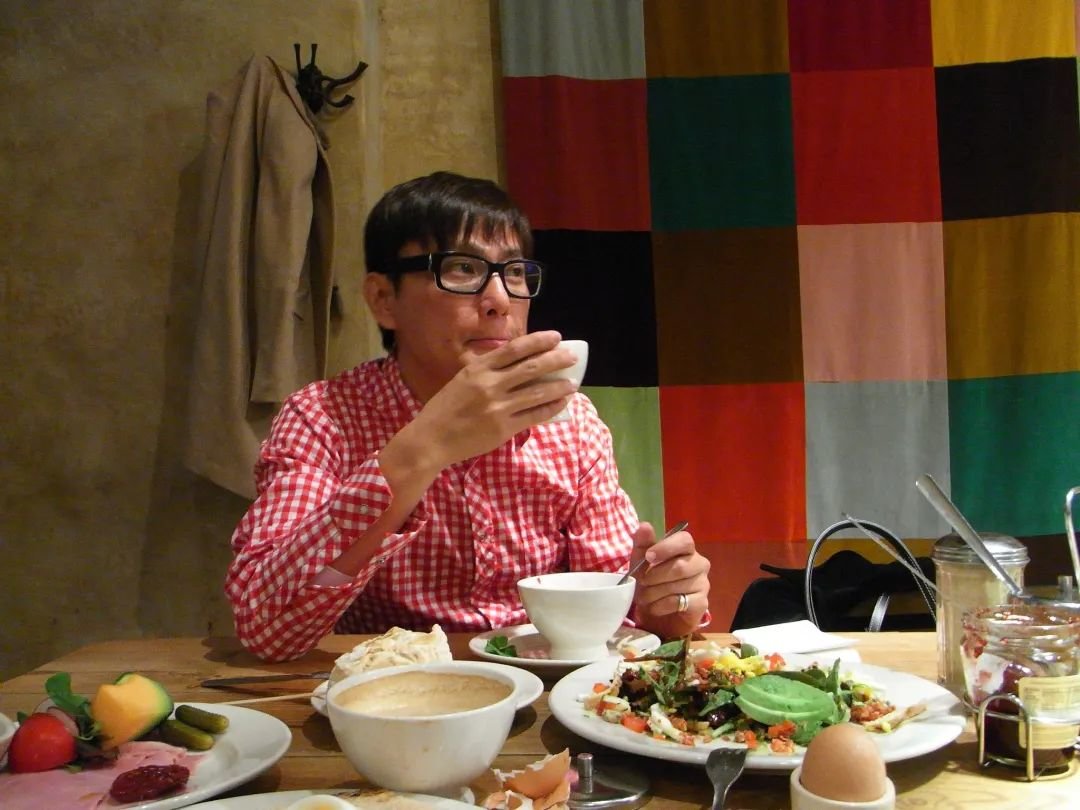 张信哲零绯闻不炒作_张信哲爱国_情歌王子张信哲音乐生涯