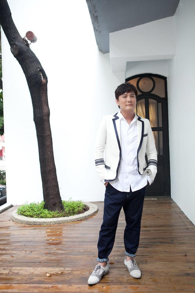 张信哲零绯闻不炒作_张信哲爱国_情歌王子张信哲音乐生涯