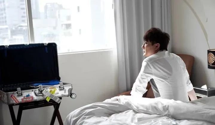 张信哲爱国_张信哲零绯闻不炒作_情歌王子张信哲音乐生涯