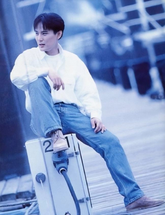 情歌王子张信哲音乐生涯_张信哲零绯闻不炒作_张信哲爱国