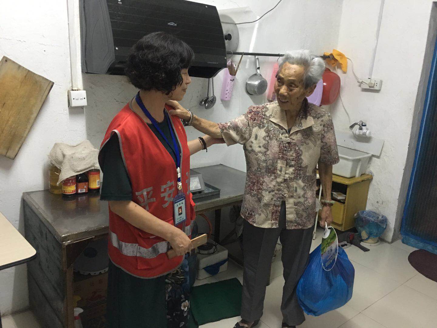 台风来了，你那里怎么样？温州都市报全媒体携手“草根红拍客”播报鹿城防台新动态