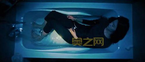 季东燃自杀真相揭晓：娱乐圈再度震惊，心理健康问题成焦点