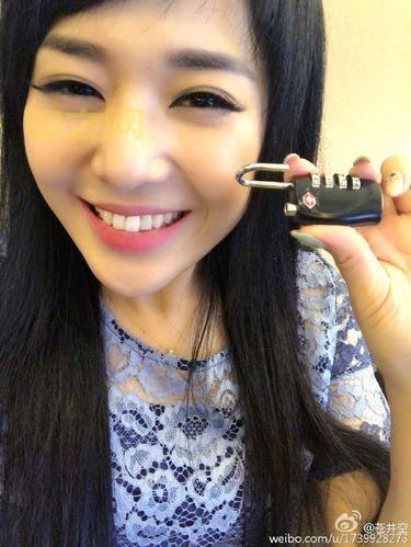 苍井空开通新浪微博：粉丝热议与个人分享大公开