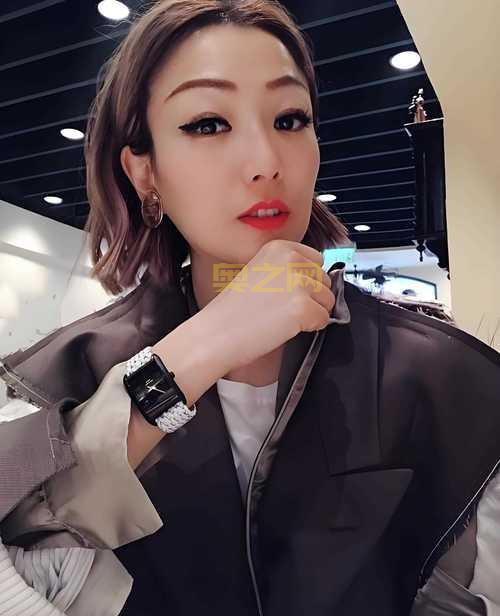 苍井空开通新浪微博：粉丝热议与个人分享大公开