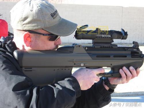 [FN2000突击步枪：5.56毫米无托步枪的科技巅峰之作]